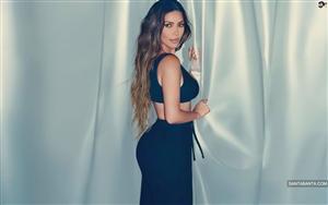 Kim Kardashian shows her hot curves in a blue outfit